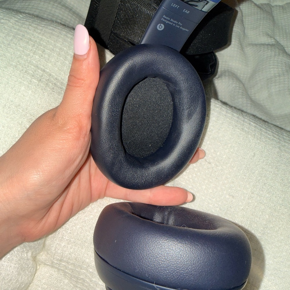Beats by Dr. Dre Navy Blue Wireless Headphones - Picture 7 of 7